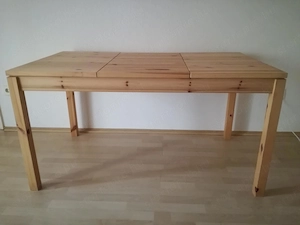 Nagy méretű fenyő asztal tárolóval, asztalterítővel (újszerű)