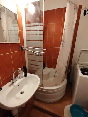 Liftes épületben, erkélyes, jó állapotú lakás eladó! - kép 8