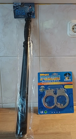 Műanyag rendőr gumibot, fém játékbilinccsel eladó, ÚJ! - kép 2