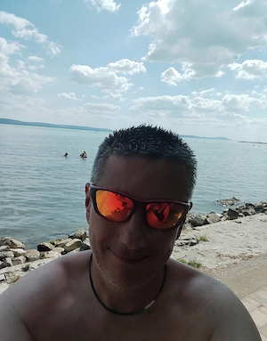 60 + mackós bi telt uram keresem! Aki örömszerzésre használ!