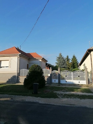 Családi Ház Isztimér központjában 3137 m2-es telken eladó !  - kép 6
