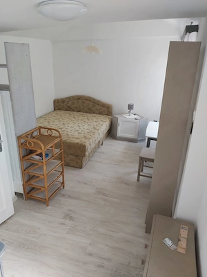 Hajdúhadház frekventált helyén stúdió apartman kiadó.
