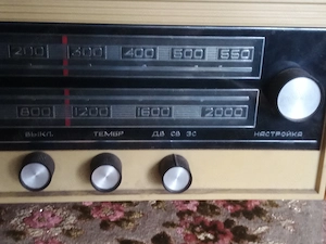 404 szerenada 404 rádiós lemezjátszó eladó  14000ft óbuda posta előre utalás után mpl postán maradó  - kép 3