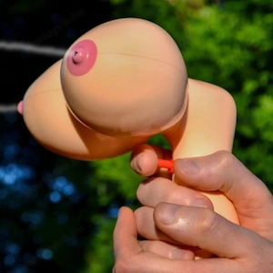 Vicces mell formájú vízipisztoly (Boobie Squirt Gun) eladó, ÚJ! - kép 4