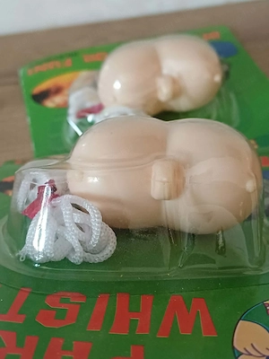 3 db. nyakba akasztható női melleket formáló síp eladó, Új!  - kép 2