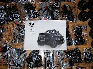 Lego komp. Technic Mercedes AMG 6x6 Offroader Jeep Terepjáró 3300db 22x48x20cm LEPIN ÚJ - kép 4