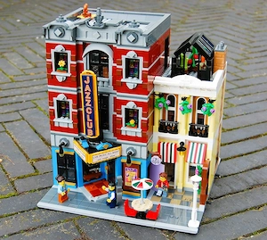 Lego komp. Creator Expert Icons 10312 Jazz Club és Pizzéria 2900db LEPIN ÚJ! - kép 4