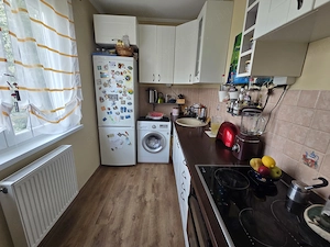 Gyönyörű panorámás erkélyes lakás eladó Rómaifürdőn! - kép 9