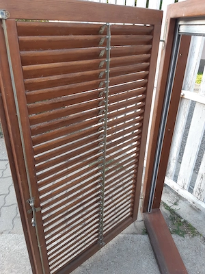 Fa natúr zsalugáter spaletta 2 szárnyú 156x131cm magas jól működő - kép 7