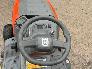 Husqvarna TC 215T fűnyíró traktor - kép 9