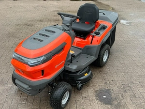 Husqvarna TC 215T fűnyíró traktor
