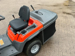 Husqvarna TC 215T fűnyíró traktor - kép 3