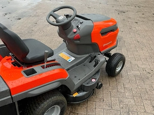 Husqvarna TC 215T fűnyíró traktor - kép 6