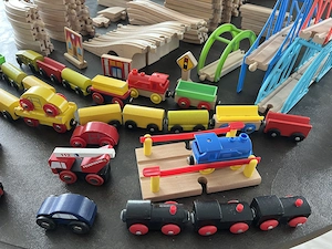 Fa sínek, mozdonyok, vagonok - minőségi játék kb 200 db-os (BRIO, CAROUSEL, IKEA, AE termékek) - kép 5