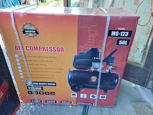 Kompresszorok 30-50 liter 8 bar 230V dobozukban nem voltak használva még csere bere is .
