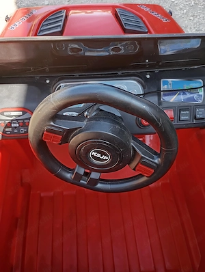Eladó:  2 személyes elektromos kisautó   Jeep   ÚJ AKKUMULÁTOR + TÁVIRÁNYÍTÓ + Töltő  - kép 4