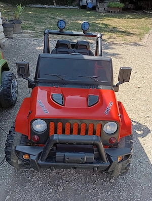 Eladó:  2 személyes elektromos kisautó   Jeep   ÚJ AKKUMULÁTOR + TÁVIRÁNYÍTÓ + Töltő 