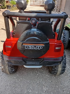 Eladó:  2 személyes elektromos kisautó   Jeep   ÚJ AKKUMULÁTOR + TÁVIRÁNYÍTÓ + Töltő  - kép 2