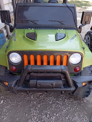 Eladó:  2 személyes elektromos kisautó   Jeep   ÚJ AKKUMULÁTOR + TÁVIRÁNYÍTÓ + Töltő  - kép 6