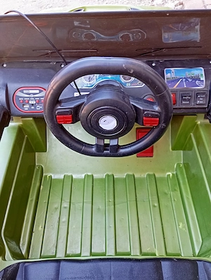 Eladó:  2 személyes elektromos kisautó   Jeep   ÚJ AKKUMULÁTOR + TÁVIRÁNYÍTÓ + Töltő  - kép 9