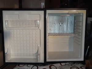 PMB40 40L-es minibár működő 43x43x57cm magas termoelektromos - kép 4