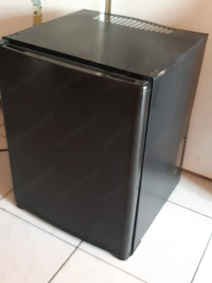 PMB40 40L-es minibár működő 43x43x57cm magas termoelektromos - kép 5