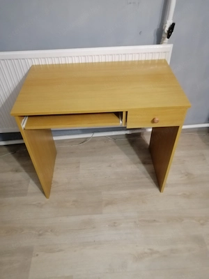  Számítógép asztal.    
