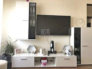 Felújított, erkélyes lakás Békásmegyeren - kép 2
