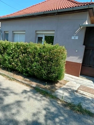 Eladó.Komáromi 3 szobás ház.