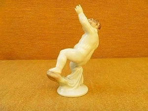 Puttó - Herendi porcelán - Pisilő fiú figura. - kép 3