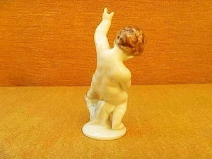 Puttó - Herendi porcelán - Pisilő fiú figura. - kép 4
