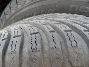 NISSAN FELNI téli gumival 215 65 R16 eladó használtan 4 db - kép 3