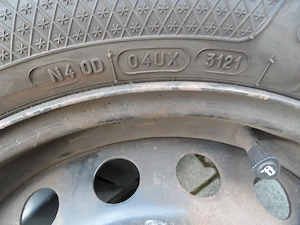 NISSAN FELNI téli gumival 215 65 R16 eladó használtan 4 db - kép 4