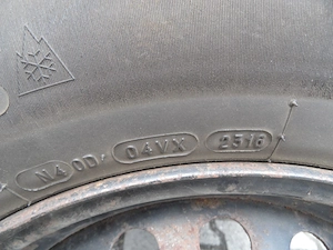 NISSAN FELNI téli gumival 215 65 R16 eladó használtan 4 db - kép 5