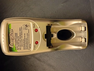 Ez egy Energizer Compact Charger típusú Ni-MH és Ni-Cd akkumulátortöltő, amely AA és AAA méretű elem - kép 2