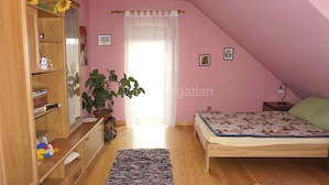 Győrújbaráton nappali+ 5 szobás családi ház eladó nagy terasszal, kerttel, garázzsal - kép 8