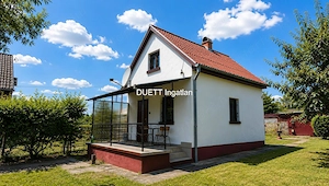 Győr-Sashegyen   Fehérvári-dűlő  zártkerti nyaraló gondozott, parkosított kerttel eladó