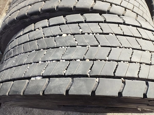 315 80 R22.5 használt tehergumik 315 80R22.5 315 8 R22.5 315 80 R22.5 - kép 2