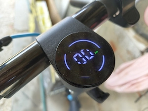 BE COOL E-Scooter Ad10 - 8,5"-os légtömlős gumik, akár 25 km-es hatótávolság. 2024 es keveset haszná - kép 5