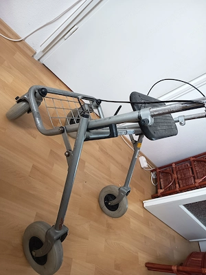 CRISTALLO standard rollátor kerekes járókeret  - kép 3