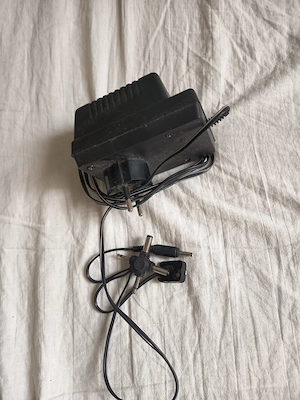 Univerzális hálózati tápegység 220V 3-12V, max. 1000mA - kép 2