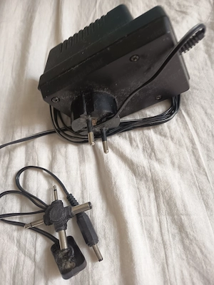 Univerzális hálózati tápegység 220V 3-12V, max. 1000mA - kép 6