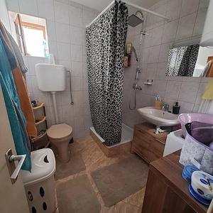 Gombán, belül felújított 3 szoba + nappalis családi ház, 1200 m2 telekkel - kép 8