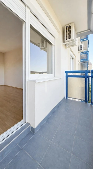 Különnyíló 3 szobás, panorámás, erkélyes, klímás, csendes lakás eladó! - kép 2