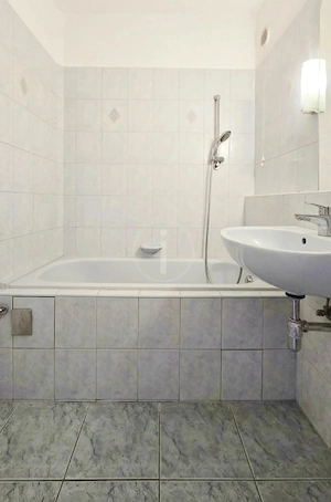 Különnyíló 3 szobás, panorámás, erkélyes, klímás, csendes lakás eladó! - kép 9