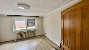 Háromszintes, 216 nm összes alapterületű, családi ház, 1226 nm-es telken! - kép 3