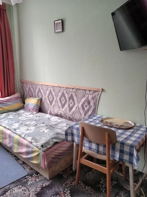Csendes Főbérlős lakásban elsős diáklányhoz hétvégén hazajáró ugyan csak elsős Magyar lányt szobatár - kép 7