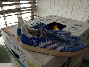 Adidas BB5246 44 es kék színű sportcipő 3000ft óbuda személyesen óbudán lakcimemen posta kizárolag e - kép 2