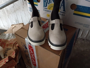 39es női extravagáns Catwalk zoknicsizma (sock boot), amely a klasszikus Mary Jane stílusú csatos fé - kép 2