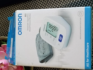 Omron M2 automata felkaros vérnyomásmérő újszerű  9000ft óbuda  személyes átvétel óbudán lakcimemen 